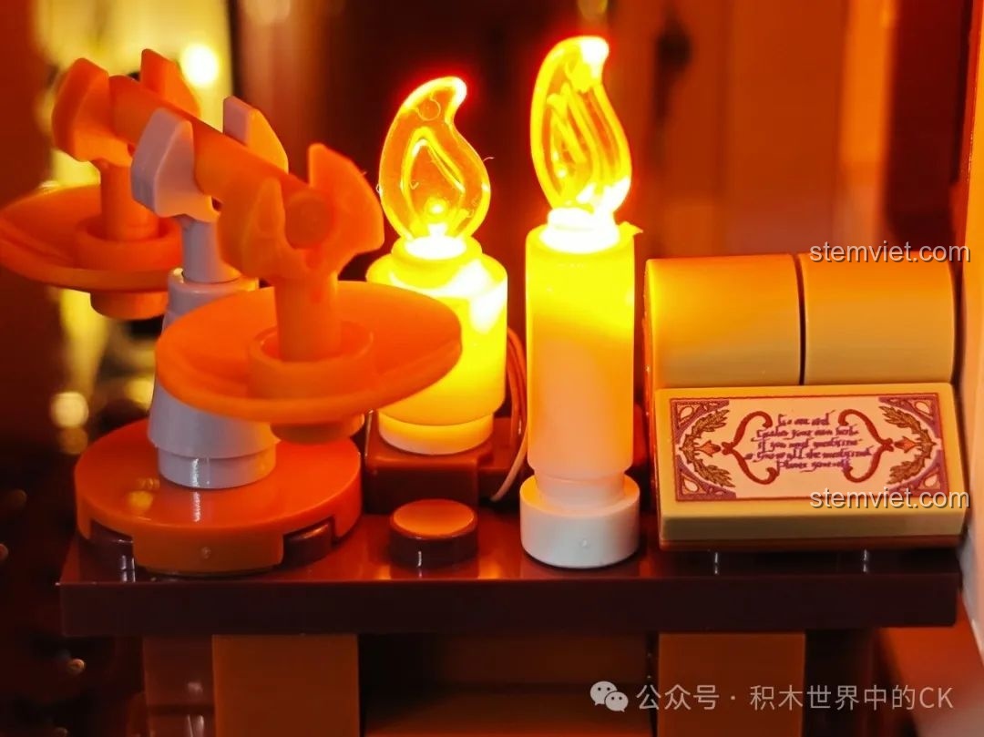 Mặt sau của mô hình FunWhole F9024 Tiệm Thuốc Thời Trung Cổ với hộp pin ẩn và đèn LED.