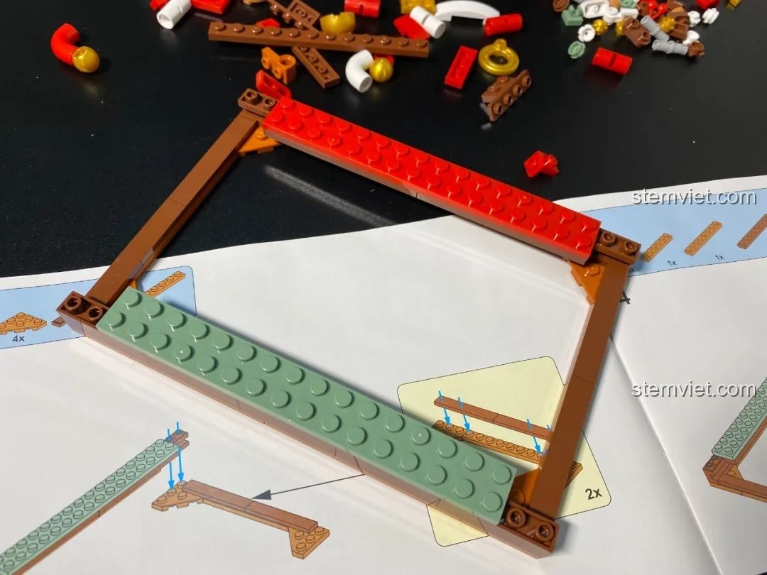 Quá trình lắp ráp phần khung của đồ chơi JAKI JK5107 Khung Ảnh Giáng Sinh.