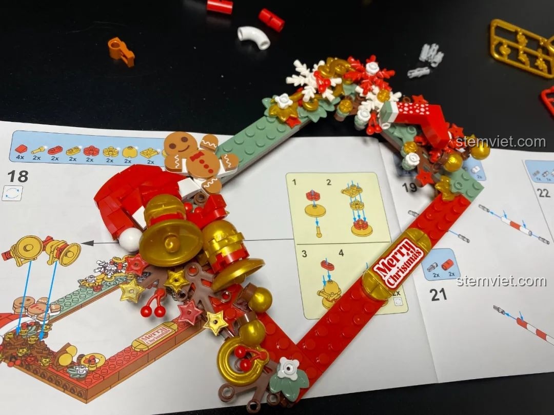 Mặt sau của mô hình đồ chơi lắp ráp JAKI JK5107 Khung Ảnh Giáng Sinh với chân đỡ hình kẹo.