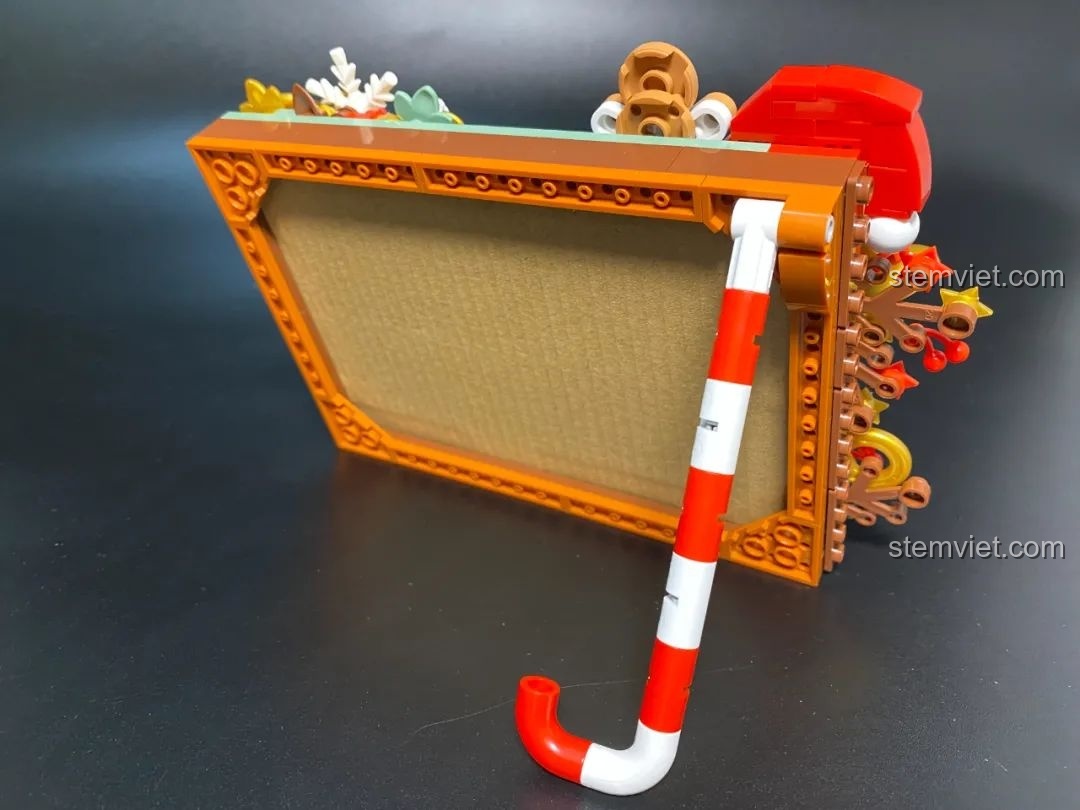 Hộp đồ chơi lắp ráp JAKI JK5109 Ngôi Nhà Bánh Gừng, một hộp đựng văn phòng phẩm tiện lợi.