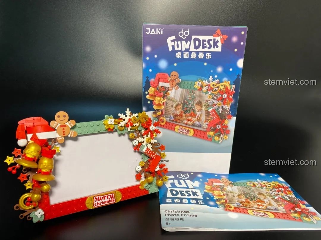 Quá trình lắp ráp phần móng và tường của đồ chơi JAKI JK5109 Ngôi Nhà Bánh Gừng.