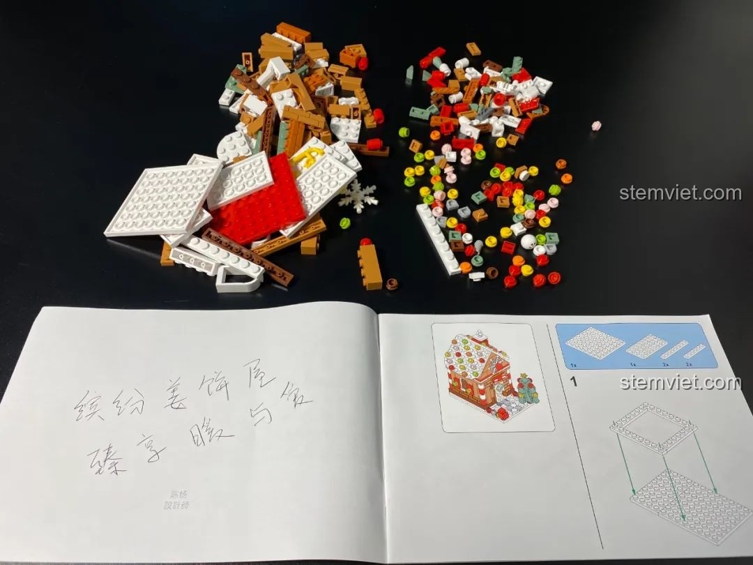 Chi tiết người tuyết nhỏ bên trong ngôi nhà bánh gừng đồ chơi lắp ráp JAKI JK5109.