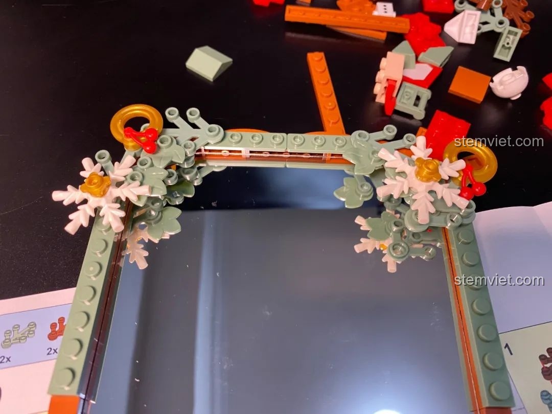 Mặt sau của mô hình đồ chơi lắp ráp JAKI JK5108 Gương Giáng Sinh, được làm bằng các mảnh ghép chắc chắn.