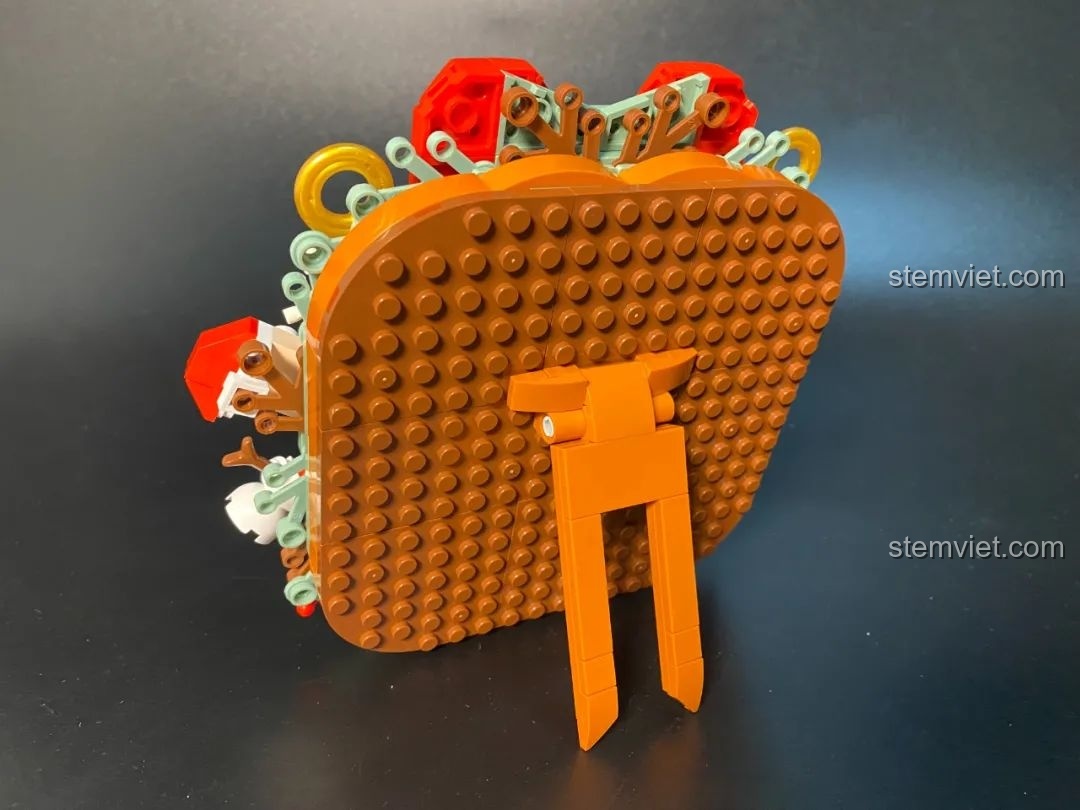 Quá trình lắp ráp phần thân của đồ chơi JAKI JK5110 Người Tuyết Ống Đựng Bút.