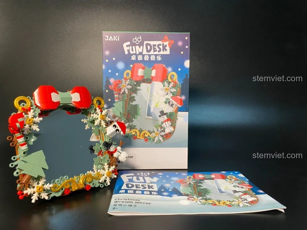 Người tuyết đồ chơi lắp ráp JAKI JK5110 với chi tiết tay cầm điện thoại.