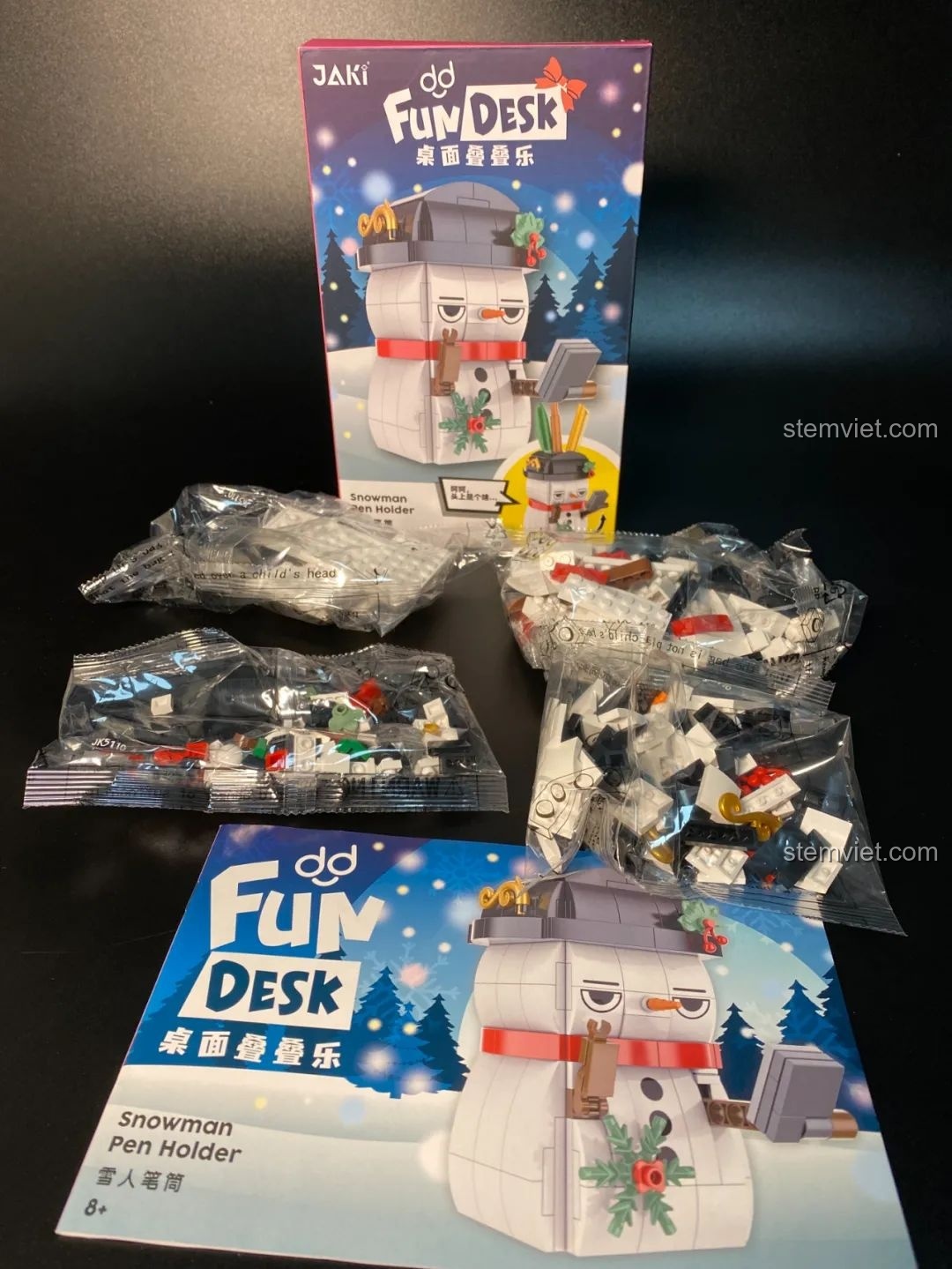 Mô hình đồ chơi lắp ráp JAKI JK5110 Người Tuyết Ống Đựng Bút đã hoàn thiện.