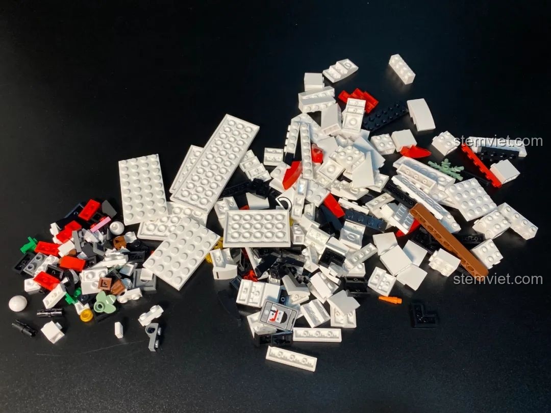 Người tuyết đồ chơi lắp ráp JAKI JK5110 với chức năng nâng bút độc đáo.