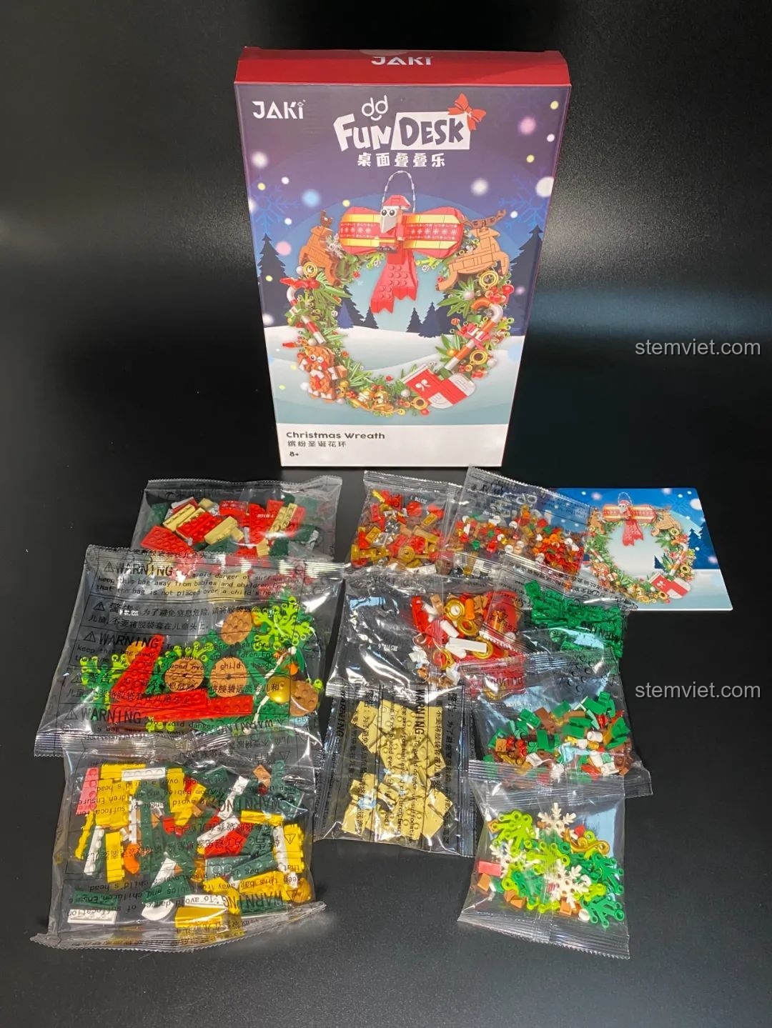 Mô hình đồ chơi lắp ráp JAKI JK5118 Vòng Hoa Giáng Sinh Đa Sắc đã hoàn thiện, trang trí đẹp mắt.