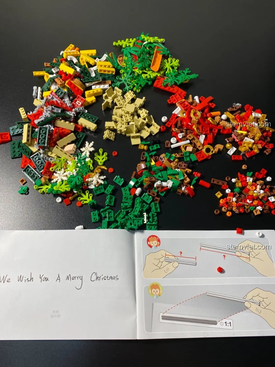 Tổng hợp 6 mẫu đồ chơi lắp ráp JAKI FunDesk Giáng Sinh đã hoàn thiện, trưng bày đẹp mắt.