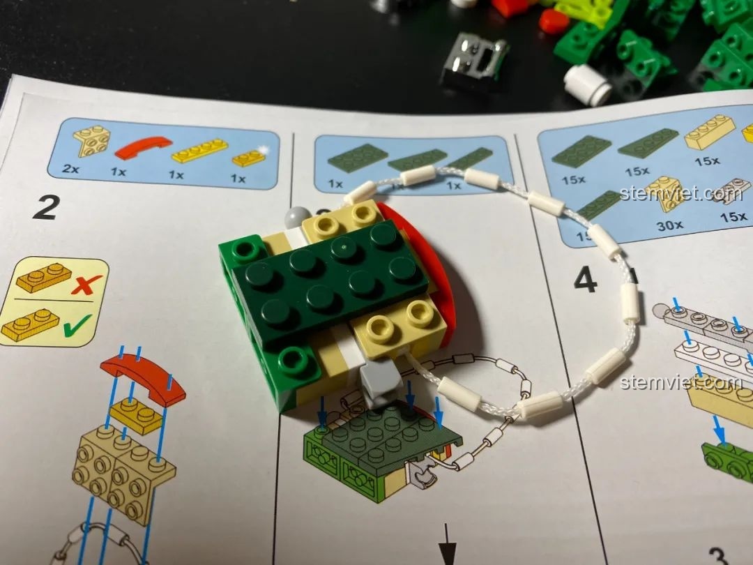 Toàn bộ bộ sưu tập đồ chơi lắp ráp JAKI FunDesk Giáng Sinh cùng hộp sản phẩm.