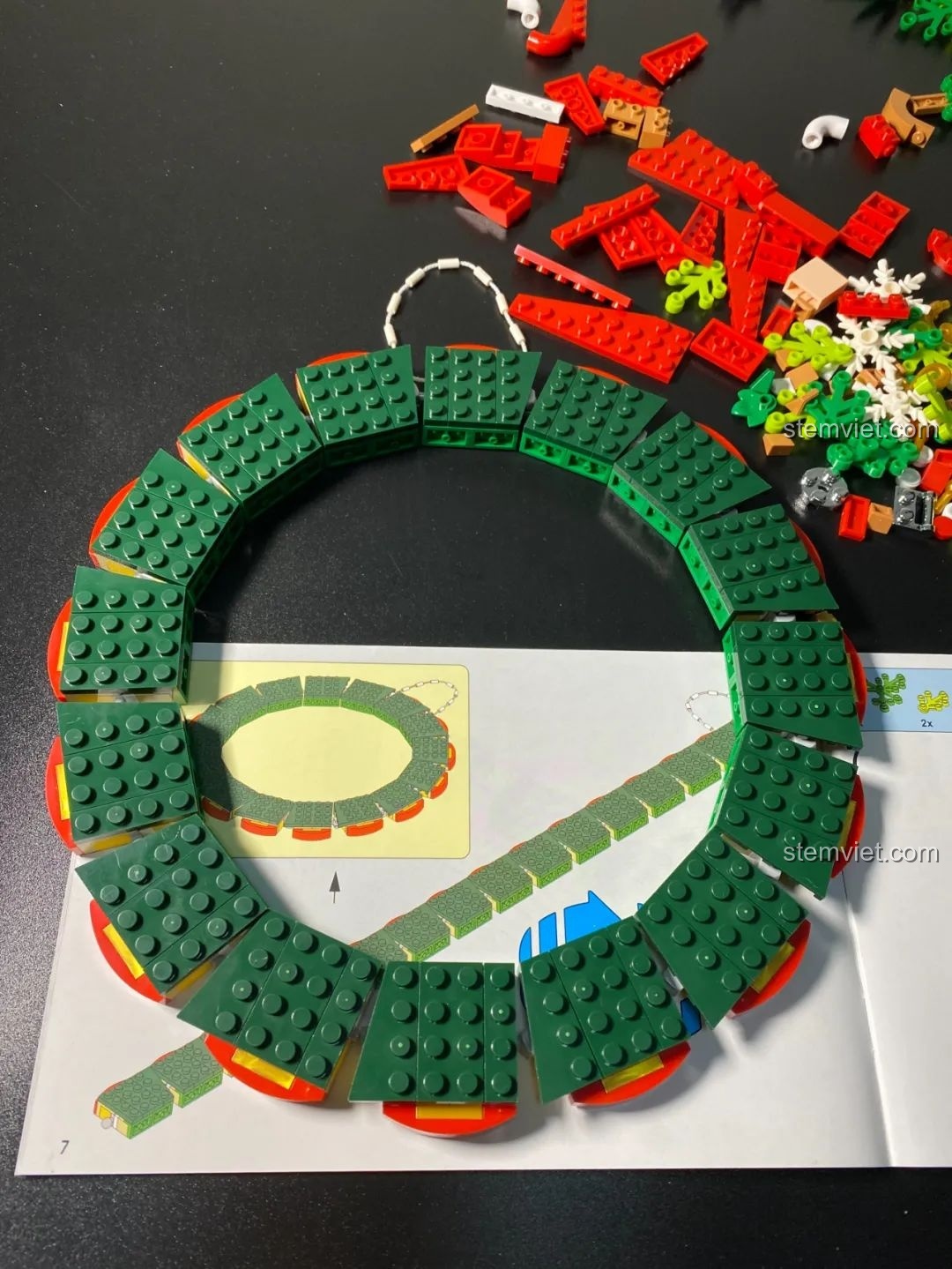 Mô hình đồ chơi lắp ráp JAKI JK5118 Vòng Hoa Giáng Sinh Đa Sắc và JK5107 Khung Ảnh Giáng Sinh.