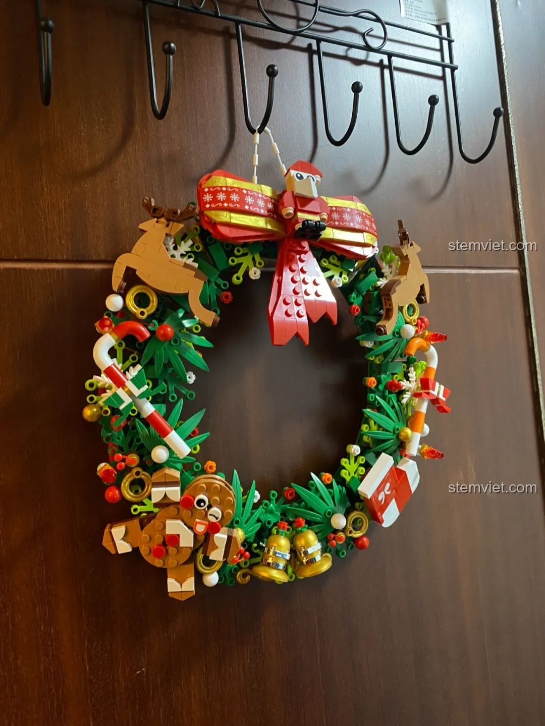 Bộ sưu tập đồ chơi lắp ráp JAKI FunDisk Giáng Sinh trưng bày đẹp mắt.