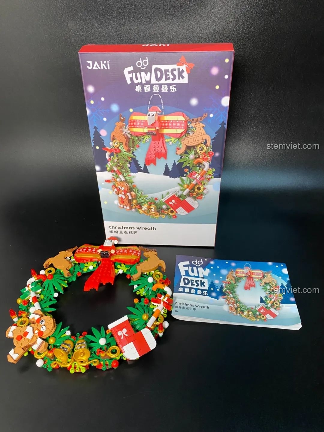 Mô hình đồ chơi lắp ráp JAKI JK5118 Vòng Hoa Giáng Sinh Đa Sắc trưng bày đẹp mắt.