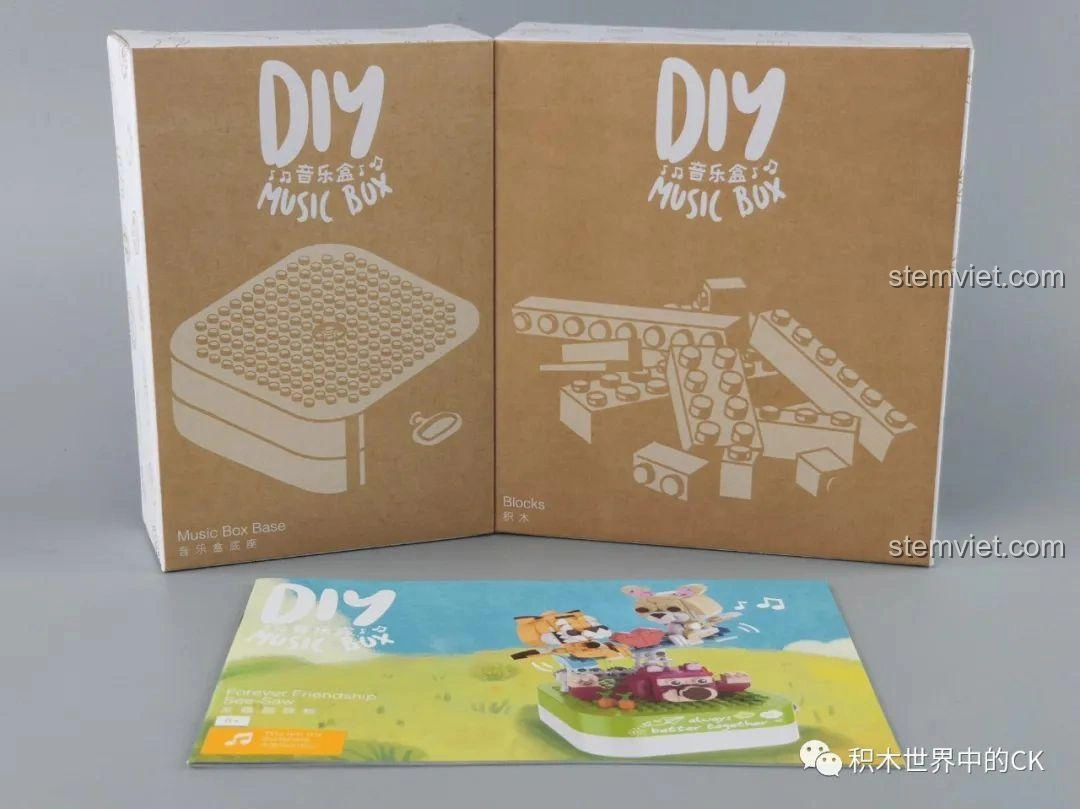 Toàn bộ 4 mô hình hộp nhạc JAKI DIY Music Box đã hoàn thành: Vòng quay thú cưng, Chú chó ngọt ngào, Xe kem và Tình bạn vĩnh cửu, tạo nên một bộ sưu tập đầy màu sắc.