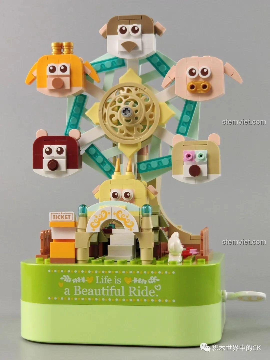 Mô hình hộp nhạc Vòng quay thú cưng JAKI JK1601 đã hoàn thành, với các con vật đáng yêu và chi tiết cổng vào công viên.