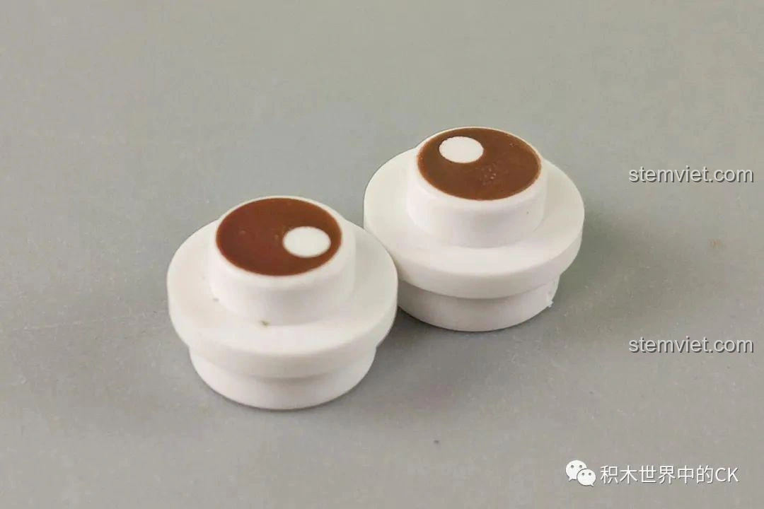 Hai mảnh ghép mắt được in sẵn họa tiết, thể hiện chất lượng in ấn cao của bộ lắp ráp JAKI JK1601 Hộp nhạc Vòng quay thú cưng.