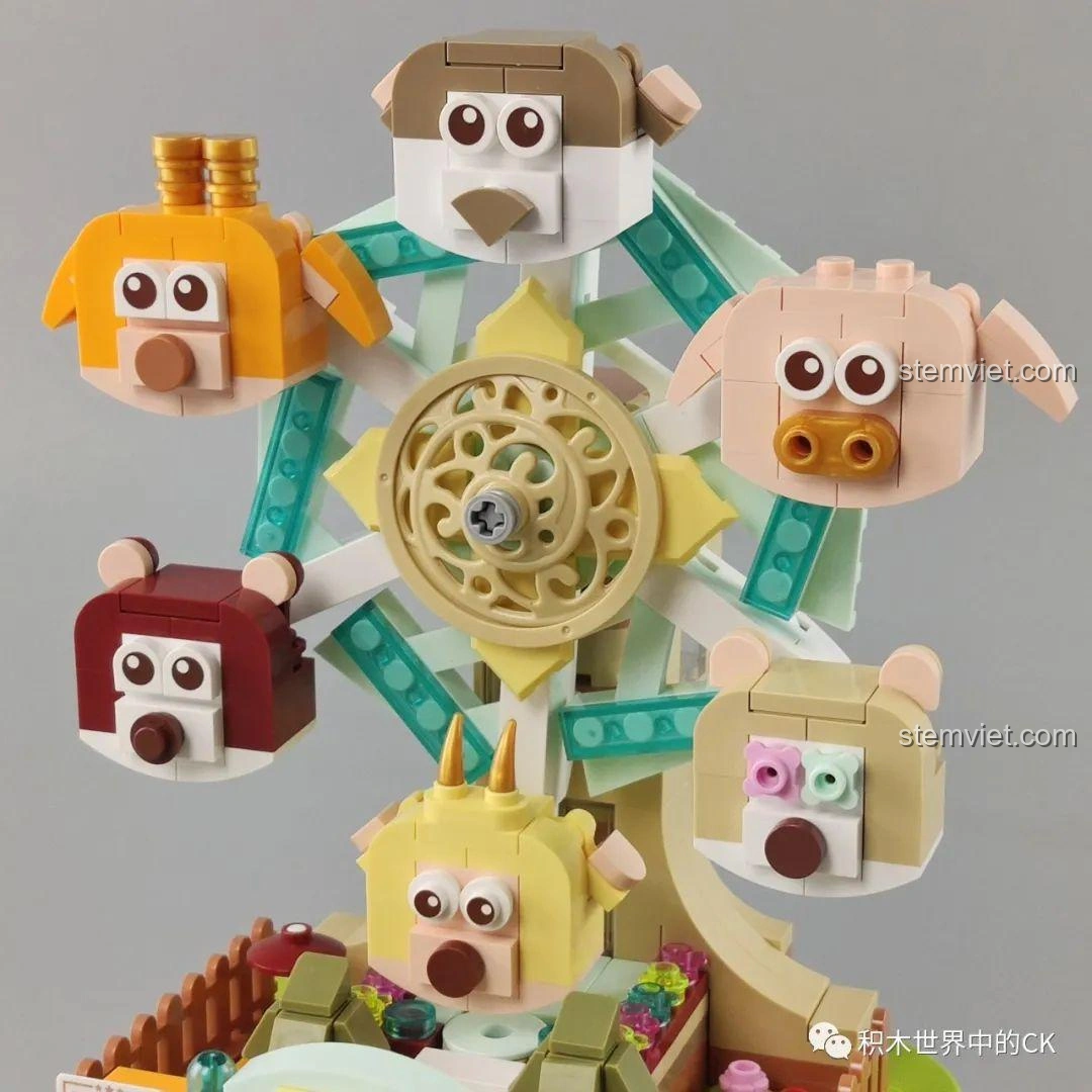 Mô hình vòng quay với các đầu thú cưng được gắn lên, thể hiện chức năng xoay của bộ JAKI JK1601 Hộp nhạc Vòng quay thú cưng.