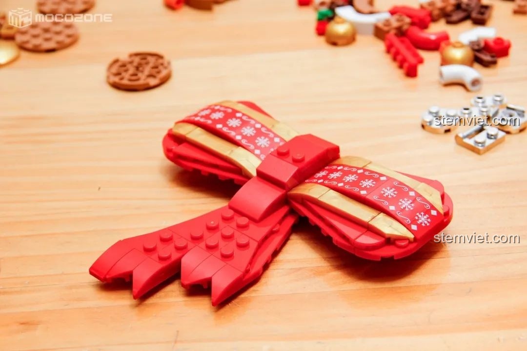 Mô hình người bánh gừng đã hoàn thành, với thiết kế độc đáo và biểu cảm đáng yêu, dùng cho Vòng Hoa Giáng Sinh JK5118.