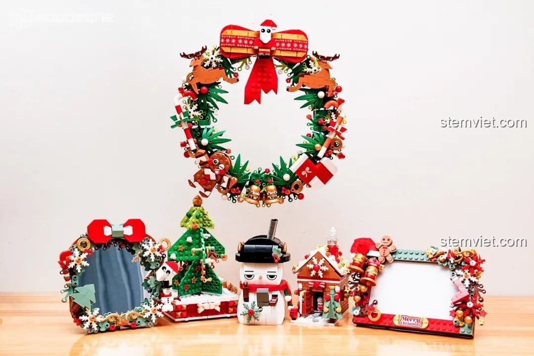 Sách hướng dẫn lắp ráp của JAKI với lời nhắn ý nghĩa từ nhà thiết kế: 'Ghi nhớ những khoảnh khắc ấm áp rung động lòng người'.