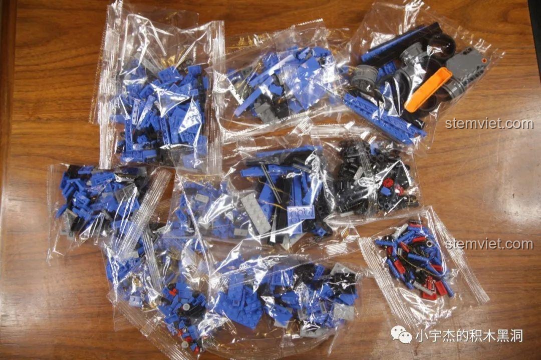 Các túi mảnh ghép chưa được phân loại của bộ lắp ráp Jia Zhi 8405 Mô hình xe Nissan GT-R R34, tạo thử thách thú vị cho người chơi.