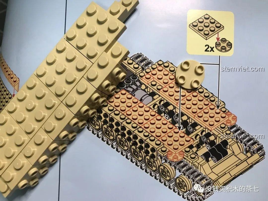 Hai mảnh ghép giáp bên hông của xe tăng M1A2 Abrams, sẵn sàng để lắp ráp.