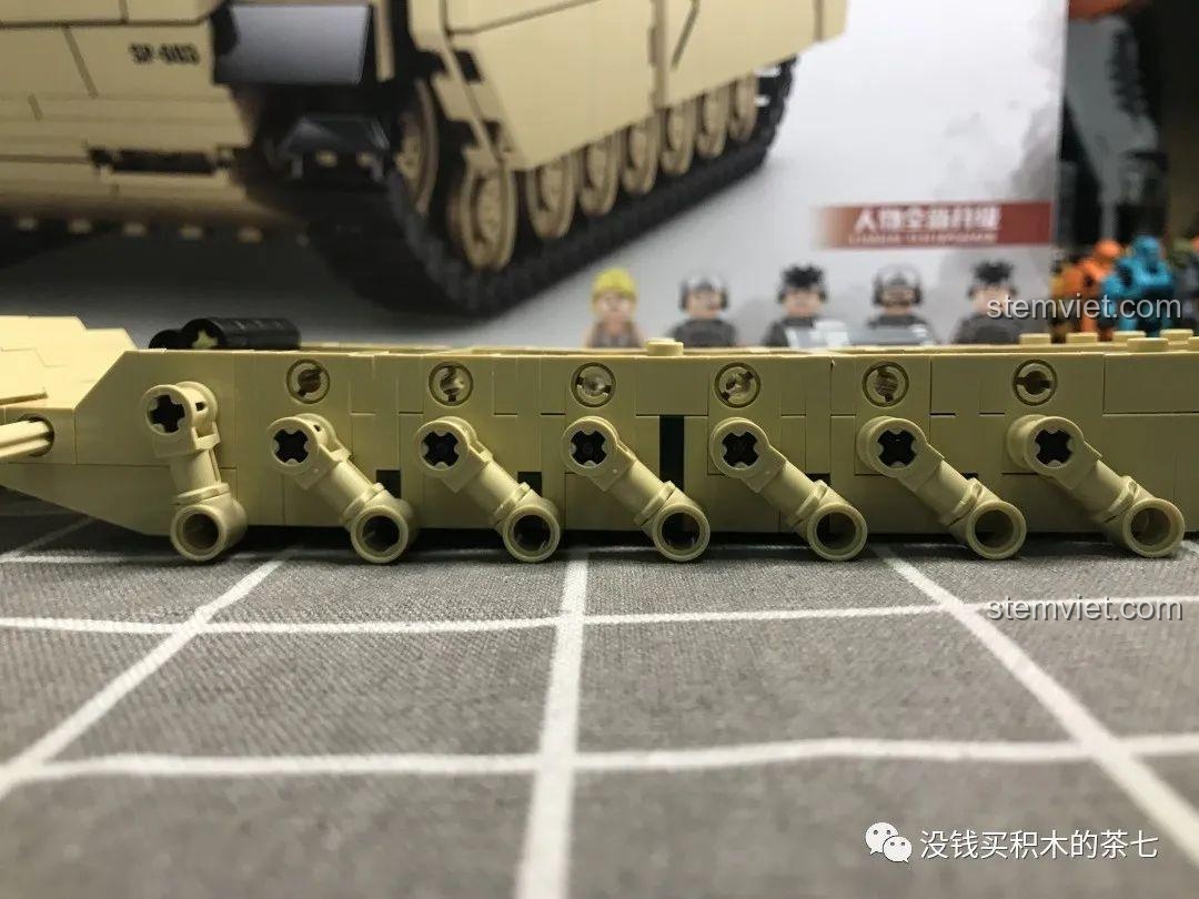 Các mảnh ghép hệ thống treo bên ngoài của xe tăng M1A2 Abrams, chuẩn bị lắp vào khung gầm.