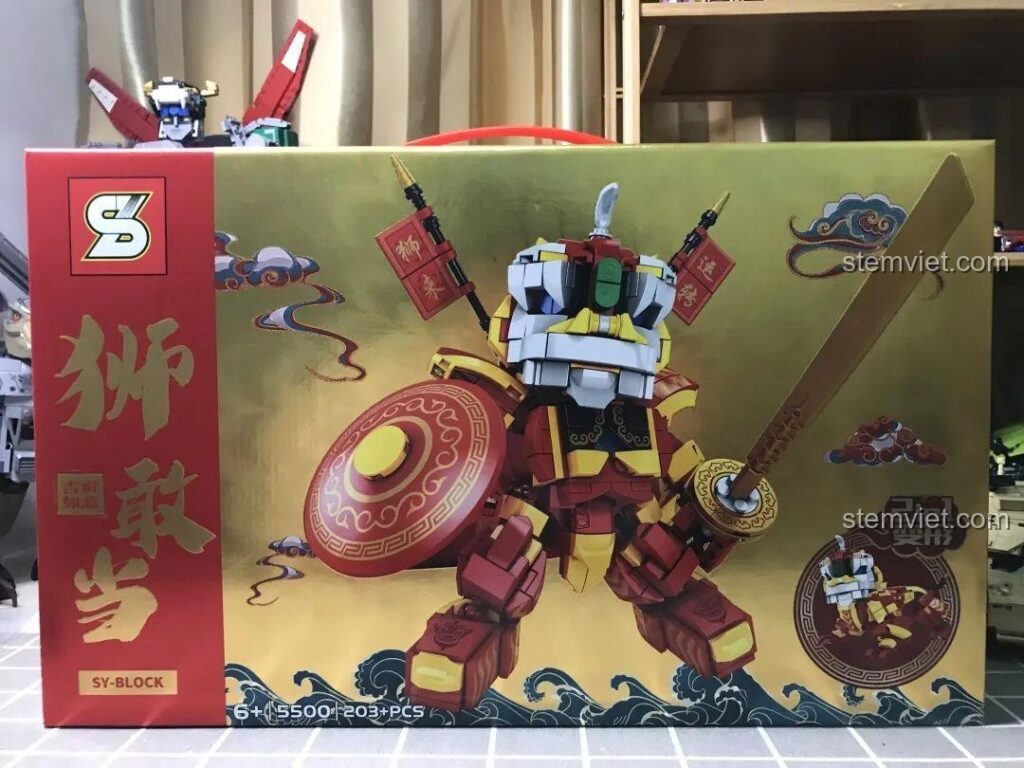 Hộp bộ lắp ráp Robot Vũ Sư Biến Hình JIAZHI SY-5500 màu đỏ vàng nổi bật, thiết kế ấn tượng với hình ảnh robot.