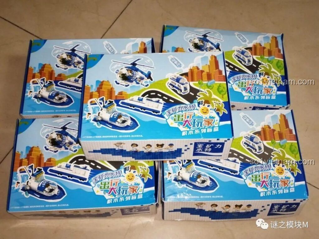 Hình ảnh 5 hộp đồ chơi lắp ráp JIE STAR JS22610 Pocari Sweat Blind Box xếp chồng lên nhau, mặt trước in hình xe buýt và trực thăng.