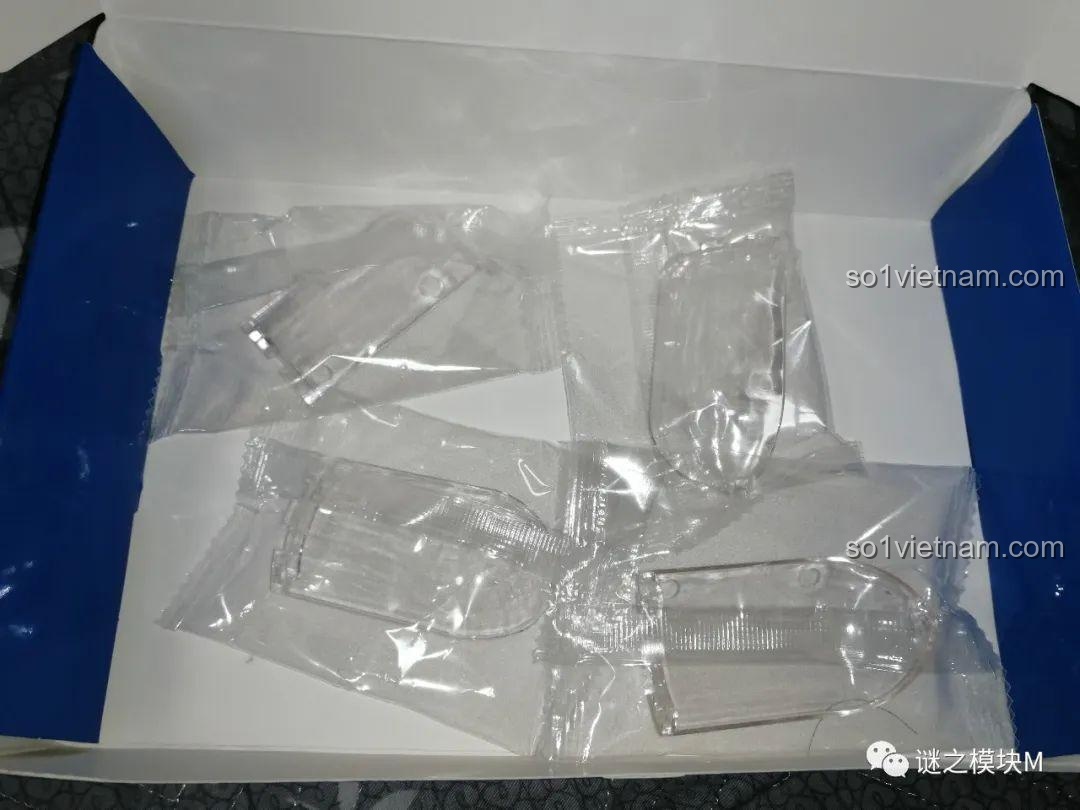 Các mảnh ghép trong suốt của bộ JIE STAR JS22610 Pocari Sweat Blind Box được bọc riêng từng túi nhỏ để tránh trầy xước.