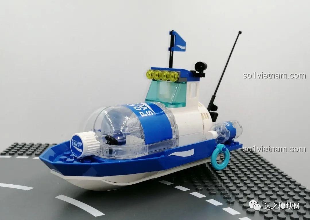 Chi tiết logo Pocari Sweat trên buồng lái của thuyền tốc độ Bushuichangkuaiting.