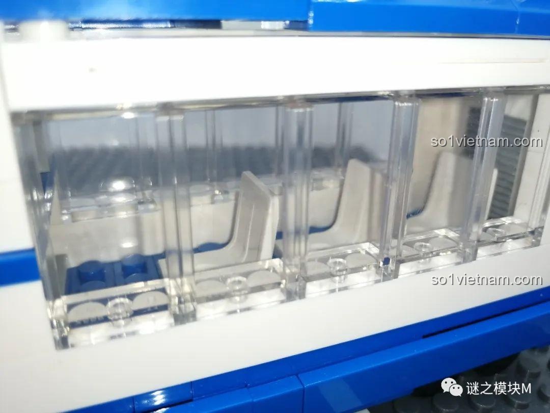 Mô hình thuyền tốc độ Bushuichangkuaiting của Pocari Sweat, với cần câu và các chi tiết trang trí.