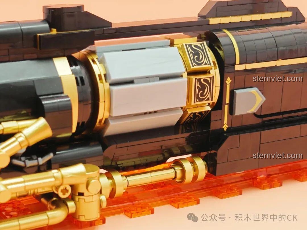 Cận cảnh phần đuôi của mô hình Tàu Sao Băng JIESTAR 58113, với các chi tiết cửa và tay nắm.