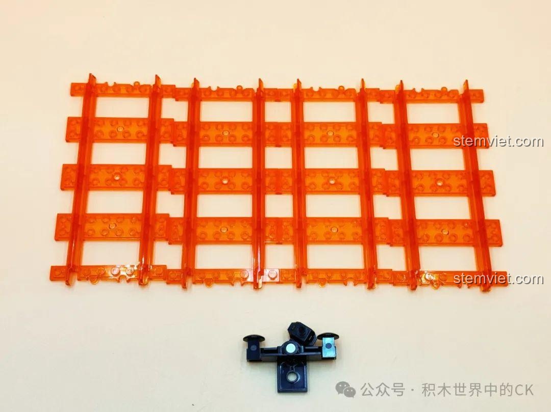 Mảnh ghép đường ray màu cam trong suốt của bộ lắp ráp Tàu Honkai Star Rail JIESTAR 58113, tạo điểm nhấn độc đáo.