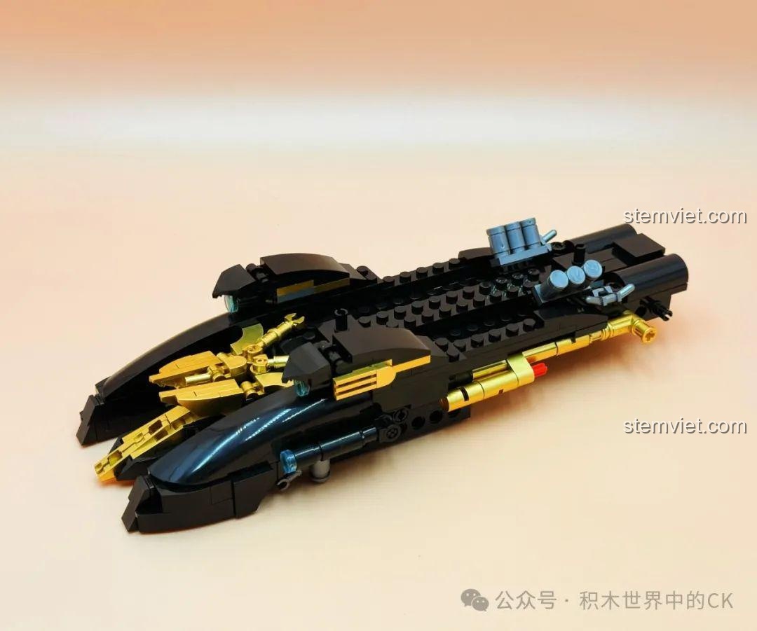 Giai đoạn đầu của quá trình lắp ráp bộ lắp ráp Tàu Honkai Star Rail JIESTAR 58113, phần thân chính đang dần được hoàn thiện.