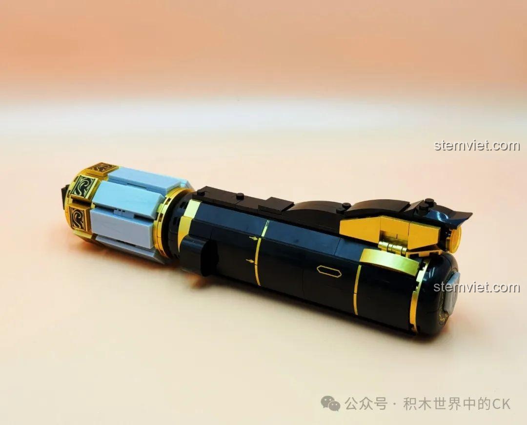 Phần đầu của mô hình Tàu Sao Băng JIESTAR 58113 đang được lắp ráp, cho thấy sự tinh xảo trong thiết kế.