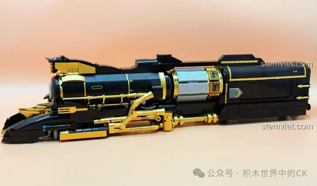 Mô hình Tàu Sao Băng JIESTAR 58113 gần hoàn thiện, thể hiện sự tỉ mỉ trong từng chi tiết lắp ráp.