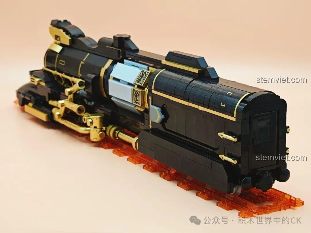 Góc nhìn từ phía sau của mô hình Tàu Sao Băng JIESTAR 58113, cho thấy chi tiết phần đuôi tàu và đường ray.