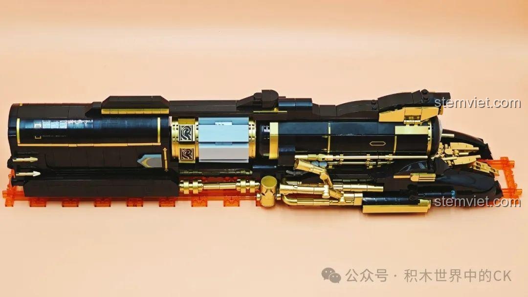 Toàn cảnh mô hình Tàu Sao Băng JIESTAR 58113 đã hoàn thiện, đặt trên đường ray màu cam trong suốt.