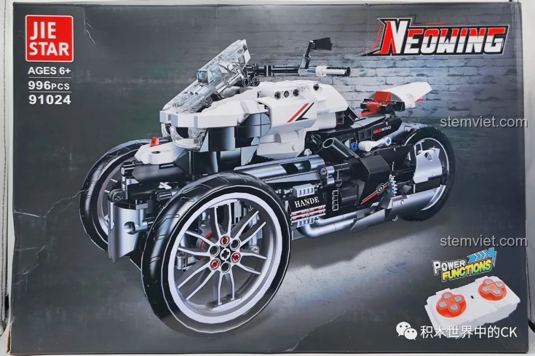 Hộp sản phẩm bộ lắp ráp JIESTAR 91024 Mô Tô Ba Bánh Honda Neo Wing RC, hiển thị hình ảnh xe và thông số 996 mảnh ghép. Đây là đồ chơi lắp ráp xe mô tô điều khiển từ xa cho bé trai 6+.