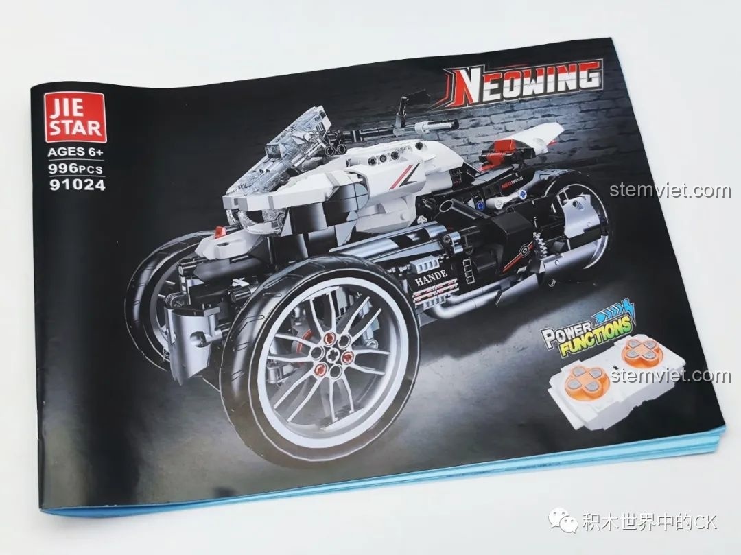 Cuốn sách hướng dẫn lắp ráp chi tiết của bộ JIESTAR 91024 Mô Tô Ba Bánh Honda Neo Wing RC, giúp người chơi dễ dàng hoàn thành mô hình. Đây là đồ chơi lắp ráp xe mô tô điều khiển từ xa.