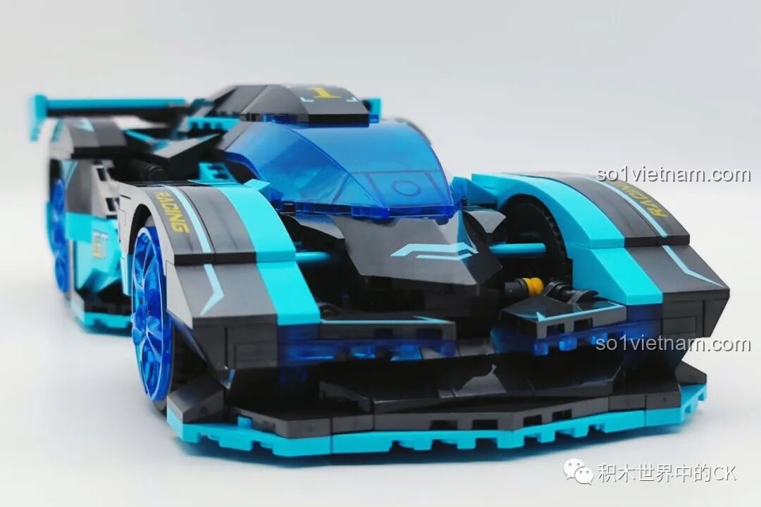 Cận cảnh phần đầu xe của JIESTAR 92019 Xe đua Vision GT RC với các đường nét sắc sảo.