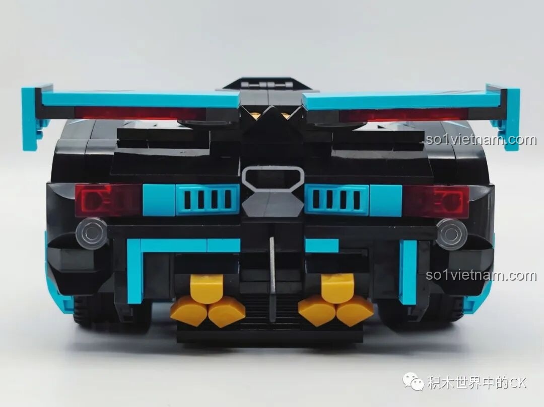 Mô hình JIESTAR 92019 Xe đua Vision GT RC đã hoàn thiện, nhìn trực diện từ phía sau.