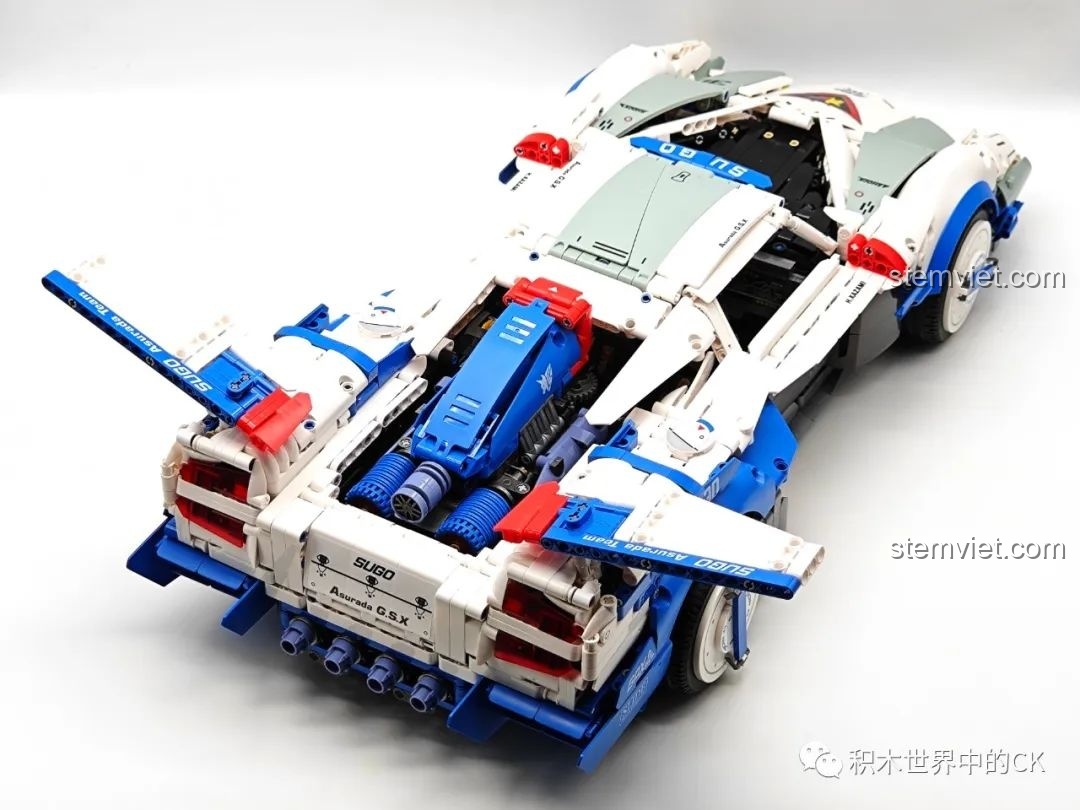 Mô hình JIESTAR 92033 Asurada G.S.X với cánh gió sau được mở rộng hoàn toàn.