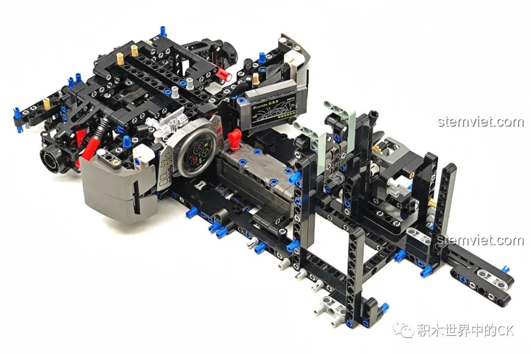 Cận cảnh các cơ cấu cơ khí phức tạp bên trong mô hình JIESTAR 92033 Asurada G.S.X.