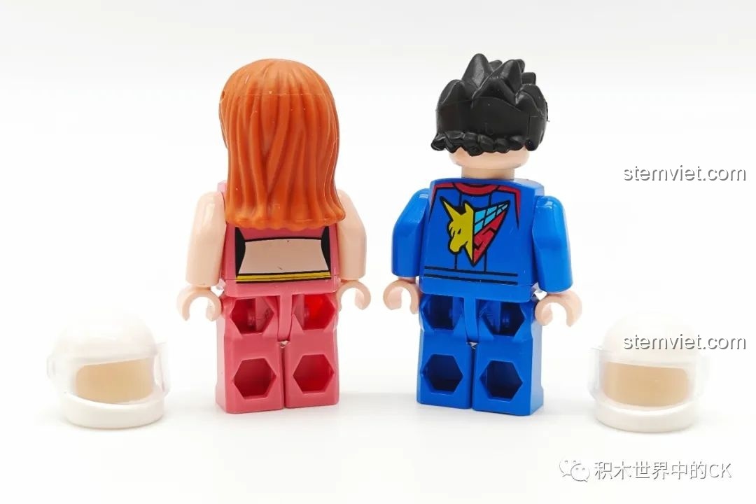 Mặt sau của hai minifigure trong bộ JIESTAR 92033 với các chi tiết in sắc nét.