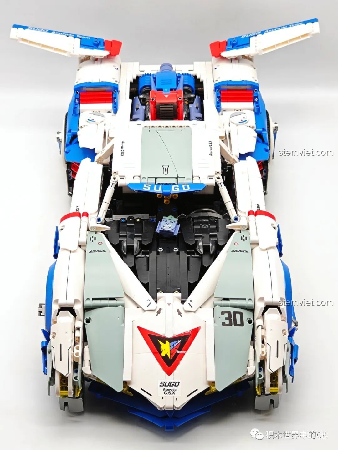 Cận cảnh mặt trước hầm hố của mô hình JIESTAR 92033 Xe đua của Kazami Hayato.