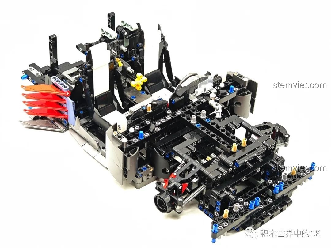 Tiến độ lắp ráp mô hình Xe Đua Công Thức Cyber Formula Asurada G.S.X với nhiều lớp chi tiết.