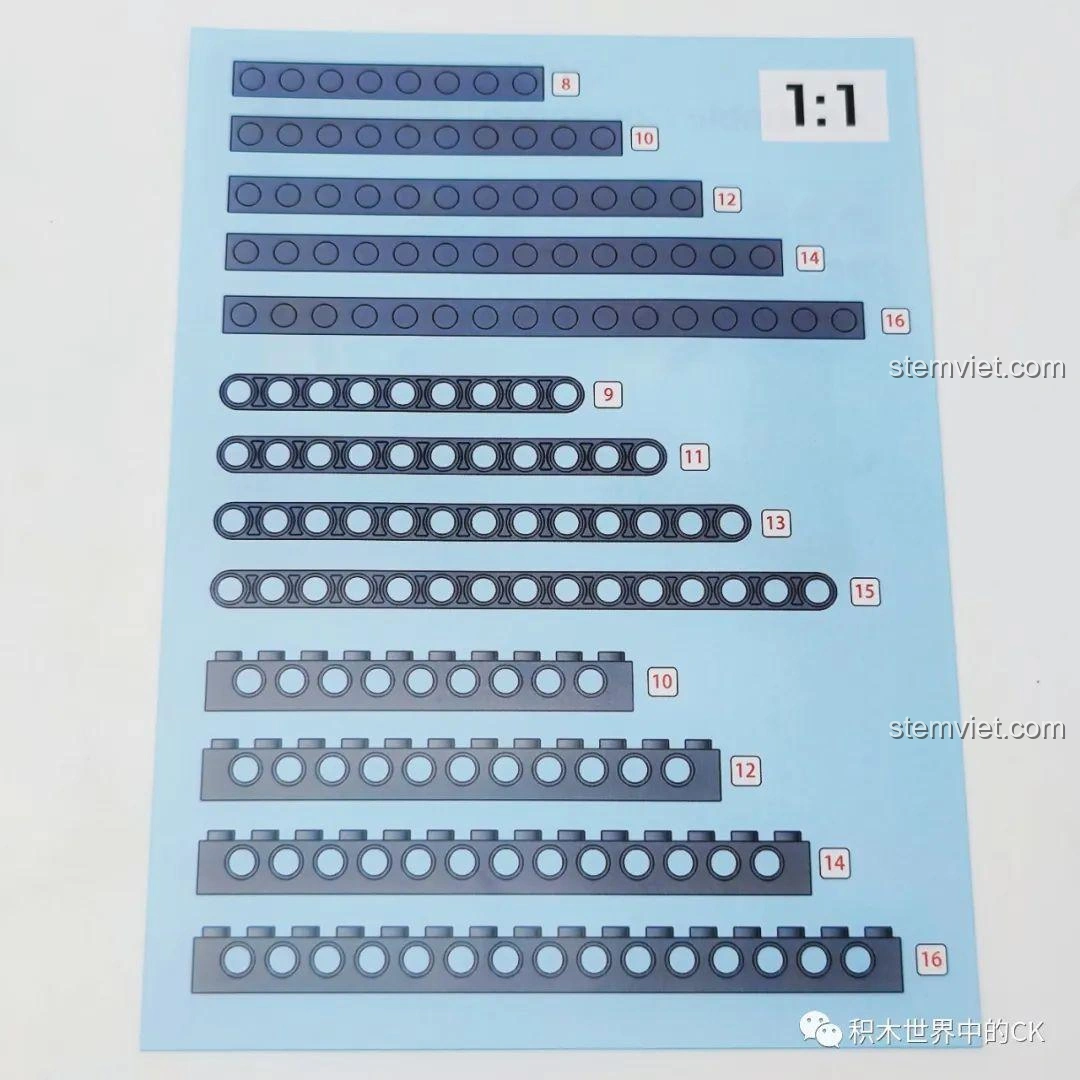 Tấm hướng dẫn tỉ lệ 1:1 giúp người chơi kiểm tra kích thước các mảnh ghép của bộ xếp hình Mô súng 22.