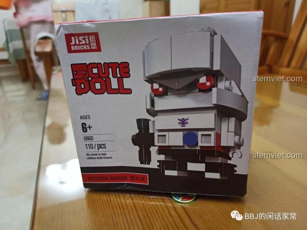 Hộp đồ chơi lắp ráp JiSi 6860 Megatron phong cách BrickHeadz, hiển thị hình ảnh mô hình và thông tin sản phẩm, thu hút bé trai từ 6 tuổi.