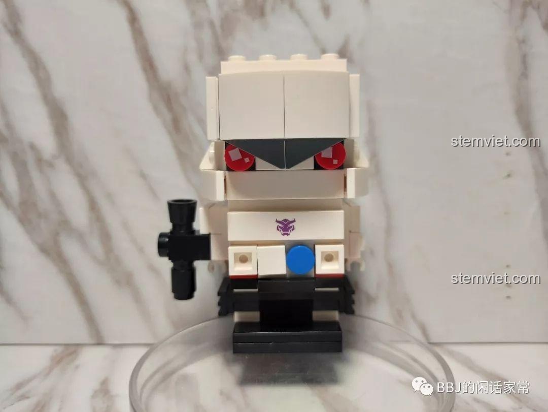 Cận cảnh mô hình JiSi 6860 Megatron BrickHeadz đã hoàn thành, tập trung vào khuôn mặt và biểu tượng.